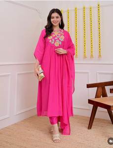 ชุดเดรสสไตล์ปากีสถานแบบ Salwar Kurti Sari สำหรับผู้หญิง สวมใส่สบายตลอดวัน พร้อมงานปักและกระดุมตกแต่ง ดีไซน์ทันสมัย เหมาะสำหรับงานปาร์ตี้ - Product Image 3