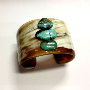 Puños, brazaletes y pulseras de cuerno de búfalo natural BAFFALO hechos de cuerno de búfalo real, disponibles en una variedad de tamaños - Product Image 6