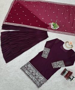 ชุดปาร์ตี้สุดเก๋เสื้อชอร่านลายดอกไม้และประดับเลื่อม - Product Image 6