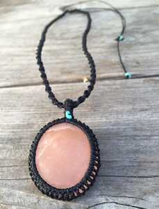 Wholesale Himalayan Pink Salt Crystaacl Mrame Necklace - Natural Healing Stone Pendant for Yoga, Reiki & Boho Jewelry - Product Image 3