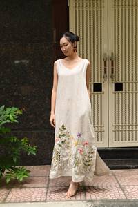 Vestido maxi de lino bordado hecho a mano KAYLA perfecto para invitados de boda en la playa evento de verano o vacaciones - Product Image 4