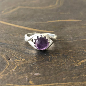 Bague en améthyste et moissanite de créateur, 3,9 grammes - Product Image 1