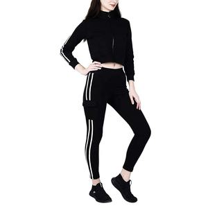 Chándal de mujer con panel de malla para transpirabilidad Chándal de mujer con top de manga corta y joggers - Product Image 4