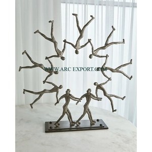 Bague plaquée or de créateur floral accrocheur artisanal et fleurs avec base en marbre blanc Sculptures décoratives pour fêtes de mariage - Product Image 3