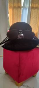 Sillín de equitación inglés profesional de cuero sintético con armazón de madera y doble banda de vientre para equitación de resistencia - Product Image 5