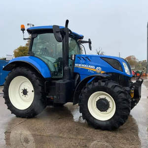 Puissant tracteur New Hollands avec moteur durable et système de transmission à engrenages lisses conçu pour les travaux agricoles à long terme - Product Image 6