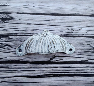 Poignées et tirettes de tasse de tiroir cannelées en fonte blanche - Product Image 2