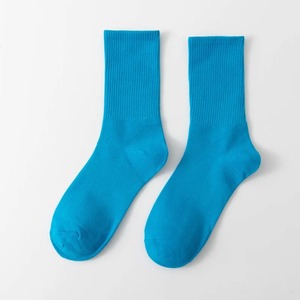 Calcetines de algodón informales unisex cuello redondo tubo medio calcetines transpirables de color sólido a la moda Otoño - Product Image 6