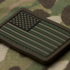 Écussons en caoutchouc PVC écologiques avec drapeau américain, alphabet en relief 3D, fleurs, couleur personnalisée, dos auto-agrippant pour chapeaux, sacs, gilets - Product Image 5