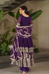 คอลเลกชันชุดเดรสผ้าจอร์เจียเทียมปักเลื่อมและลูกไม้ใส่ทำงานสำหรับผู้หญิง - Product Image 3