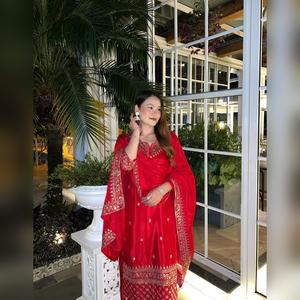 Conjunto de salwar kameez sharara chinon multicolor de estilo moderno con detalles de trabajo en resham y dupatta elegante, colección 2025 - Product Image 6