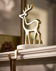 Soporte clásico de hierro para medias para decoración del hogar de vacaciones que crea una sensación rústica cálida para las noches de Navidad - Product Image 2