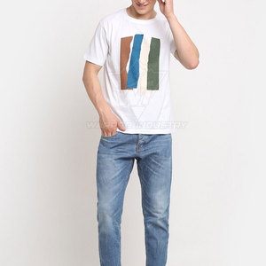เสื้อยืดพิมพ์ลายสำหรับผู้ชาย ดีไซน์ทันสมัย เนื้อผ้านุ่ม น้ำหนักเบา เหมาะสำหรับสวมใส่ลำลองในชีวิตประจำวัน - Product Image 4