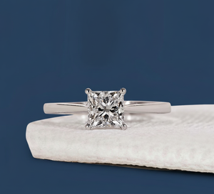 Bague de fiançailles en or 14 carats avec diamant de laboratoire taille princesse 1,00 CT VVS2 F certifié IGI plaqué rhodium Bijoux fins pour femmes - Product Image 1