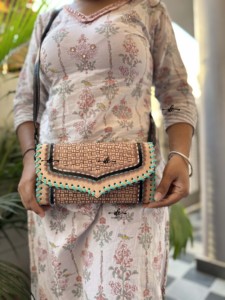 เคสหนังคลัทช์แกะสลักด้วยมือมีหลายสีเทอร์ควอยซ์กระเป๋าสตางค์หนังตะวันตกสำหรับผู้หญิงใช้งานได้หลากหลาย - Product Image 5