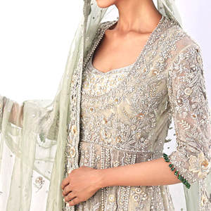 Costume 3 pièces brodé non cousu pour la fête, disponible en différentes couleurs et tailles en vente - Product Image 5