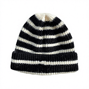 Bonnet unisexe rayé en tricot pour l'hiver, style décontracté, avec revers, chaud, noir et blanc, tendance - Product Image 2