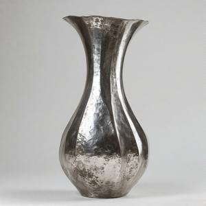 Vase en nickel brossé fabriqué à la main pour maisons contemporaines Vase de sol en métal Design floral en relief Décoration d'intérieur Déclaration d'accent - Product Image 5