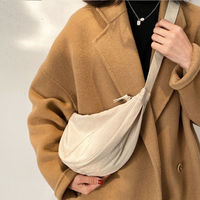 Sac bandoulière léger en nylon couleur terre cuite, forme croissant de lune, sac à l'épaule demi-lune, sac boulette, logo personnalisé, fabricant OEM ODM