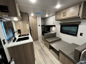 Remolque Keystone Coleman 17B usado del 2025, listo para la venta - Product Image 2