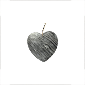 Planche à découper en bois en forme de cœur, design antidérapant pour une utilisation en cuisine - Product Image 3