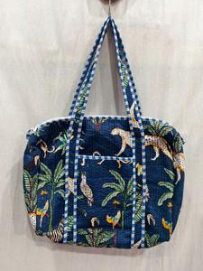 Bolsa de Viaje Informal de Algodón con Estampado de Selva Azul, Bolsa de Viaje de Fin de Semana Ligera y Acolchada, de Gran Capacidad, Deportiva de Lujo y Alta Calidad - Product Image 5