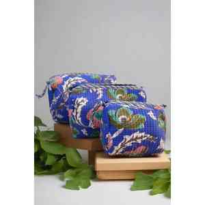 Sac de voyage et de rangement bohème Naughty Blue en coton 100% imprimé à la main, style bohème durable, pour cosmétiques et articles divers - Product Image 1