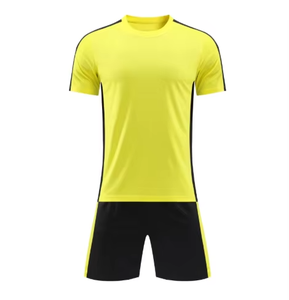 Tenue de football confortable pour adultes, vêtements de sport respirants, personnalisables, de haute qualité, fabriqués par des professionnels, séchage rapide - Product Image 1
