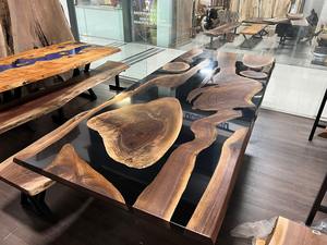 Mesa de Comedor con Incrustaciones de Resina de Diseño Único para Cocina Contemporánea y Espacios de Comedor Abiertos Disponible al Mejor Precio del Mercado - Product Image 4