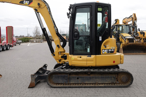 Miniexcavadora CATERPILLAR 305.5E2 CR, Tipo Oruga, Color Amarillo, Equipo de Construcción, Alta Potencia de Excavación - Product Image 4