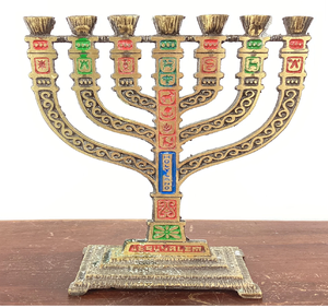 Les menorahs en métal parfaites pour les achats en gros sont de conception traditionnelle et moderne, idéales pour les magasins Judaica et les détaillants de cadeaux - Product Image 5
