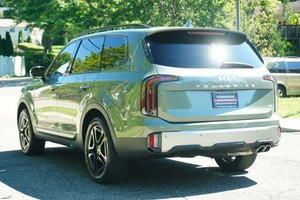 Verde Usado 2024 para Telluride SX-X-Pro AWD, Llantas de Aleación R18 Izquierdas, Asientos de Cuero, Sistema de Navegación Automático, Tercera Fila de Asientos, Luces - Product Image 5