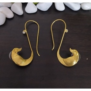 Pendientes Colgantes de Latón Chapado en Oro Hechos a Mano, Accesorios Elegantes y a la Moda - Product Image 1