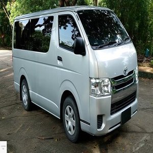 Minibuses/Minivans Hiace Usados 2023, 15 Asientos, Automáticos, Faros LED, Interior de Cuero, Neumáticos R17, Motor a Gasolina con Emisión Euro VI, en Venta - Product Image 5