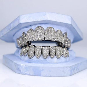 Hip Hop Personalizado 925 Plata Iced Out Dientes Grillz Iced Out Moissanite Diamante Grillz Dientes Joyería de plata Mejor precio - Product Image 4