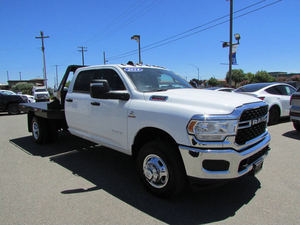 VENTE AUX ENCHÈRES CHAUDE : Véhicule d'occasion 2024 3500 C-h-a-s-s-i-s S-L-T CrewCab L-B DRW à vendre - Product Image 1