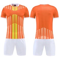 Setelan Jersey Sepak Bola Kustom Warna Logo Kustom Seragam Tim Sepak Bola Pria Setelan Olahraga Lengan Pendek Tracksuit Poliester yang Dipersonalisasi