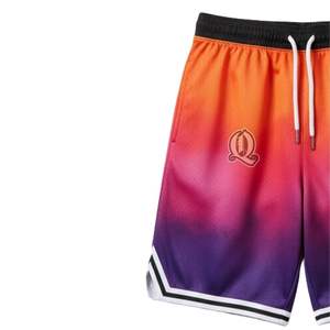 Pantalones cortos de baloncesto con degradado personalizado Pantalones cortos deportivos de poliéster de malla sublimada naranja púrpura para hombres y mujeres - Product Image 4