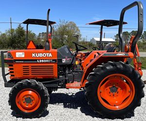 รถแทรคเตอร์หัดเดิน L2600DT 2001 Kubota เครื่องยนต์ดีเซล4x4 26แรงม้า540 PTO 3จุดเกียร์ธรรมดาขายดี - Product Image 4