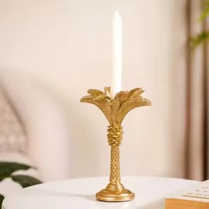 Nuevo diseño Estilo Pilar Acabado en oro Hecho a mano Nueva llegada Disponible Portavelas de metal Candelabros de la mejor calidad - Product Image 2