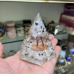 Pirámide de Orgonita Feng Shui Hecha a Mano al por Mayor, Hexágono, Piedra Lunar Arcoíris, Resina de Cobre, Decoración de Piedra de Energía Curativa, 7 cm - Product Image 4