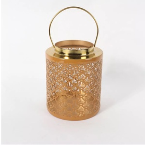Linternas de vela de metal de diseño elegante con mango Linternas de decoración del hogar Nuevo diseño Linterna de color dorado - Product Image 3