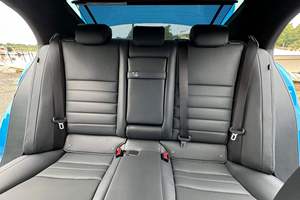 รถเอสยูวีหรูหราสมรรถนะสูง ปี 2024 เครื่องยนต์ V8 ปรับแต่งสำหรับการขับขี่แบบสปอร์ต 4 ประตู 7 ที่นั่ง เกียร์อัตโนมัติ พร้อมคุณสมบัติความสะดวกสบายขั้นสูง - Product Image 3