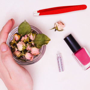 Pinces à épiler inclinées en acier inoxydable avec revêtement en poudre noire pour l'épilation, la mise en place de fils et l'épilation des poils, avec des poignées confortables - Product Image 5