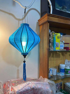 Lanterne en soie pour la décoration de la maison, fabriquée à la main au Vietnam - Product Image 3