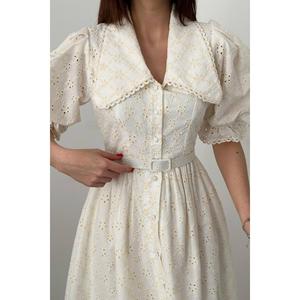 Robe brodée à col Peter Pan et manches ballon, couleur écru - Off-white - Product Image 4