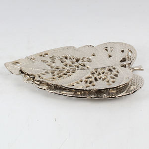 Ensemble de 2 plateaux à fruits en aluminium plaqué argent de haute qualité Plateau de service en forme de feuille de meilleure conception Durable élégant avec une finition de qualité supérieure - Product Image 2