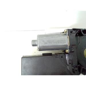 มอเตอร์ไฟฟ้าหน้าต่างด้านหน้าขวา AUDI A4 Saloon (B5) 5wk47005cbf (94>99) - Product Image 4