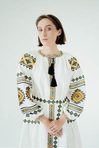 เดรสยาวปักลายสไตล์ชาติพันธุ์สำหรับผู้หญิงปี 2023 คอวี แขนสั้น เอวธรรมชาติ ผ้าทอ 100% ผ้าฝ้าย ซักได้ สวมใส่สบาย - Product Image 2