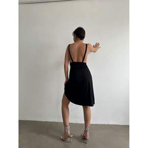 Vestido Casual al Por Mayor de Topshow, Negro, con Tirantes, Cuello en V, Largo hasta la Rodilla - Product Image 1